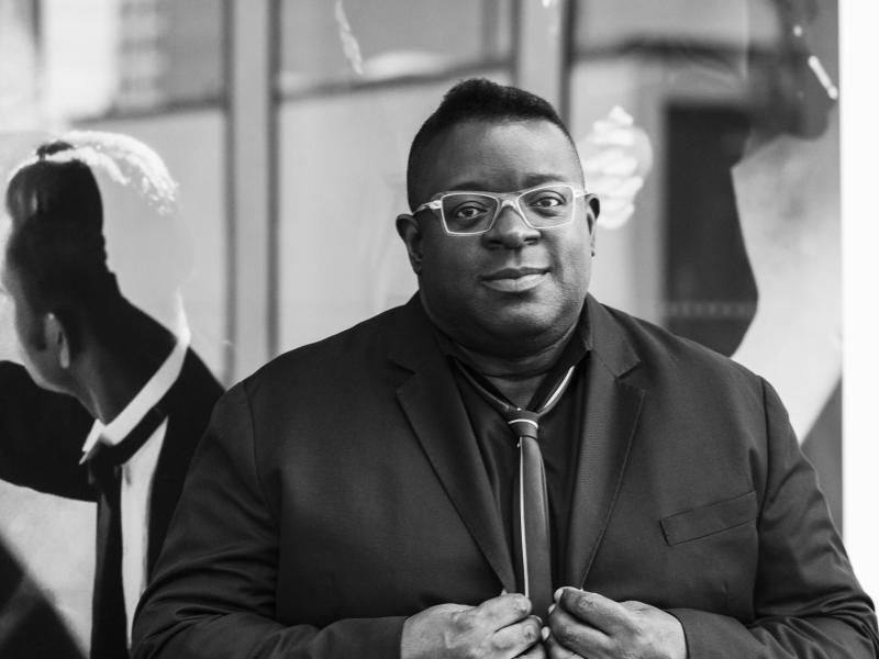 Kaiserring geht 2022 an Isaac Julien Isaac Julien wurde im Februar 1960 in London geboren. Er ist ein internationaler Filmemacher, der Arbeiten für Kino, Fernsehen und Kunstmuseen produziert. Julien studierte Bildende Kunst und Film an der St. Martin’s School of Art in London. In Karlsruhe lehrte er sechs Jahre lang als Hochschulprofessor. Foto: Thierry Bal/Stadt Goslar/dpa/Archivbild