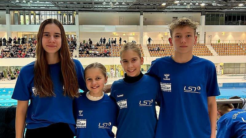 MTV-Quartett gewinnt Auswahlsilber in Berlin Isabella Janitzki, Eva Fiebach, Marlene Knoop und Yehor Byba (v. l.) während des Nachwuchsvergleichs der norddeutschen Bundesländer im Schwimmen, der im Europasportpark Berlin ausgetragen wird.