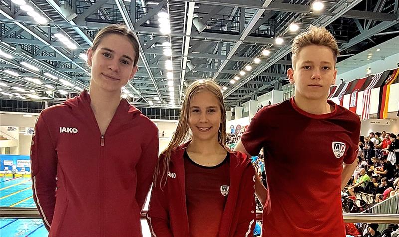 Byba zieht ins Finale der Jahrgangs-DM ein Isabella Janitzki, Marlene Knoop und Yehor Byba in der Schwimmhalle der Berliner Europasportparks. Zusammen haben sie sich bei den deutschen Jahrgangsmeisterschaften für neun Strecken qualifiziert.
