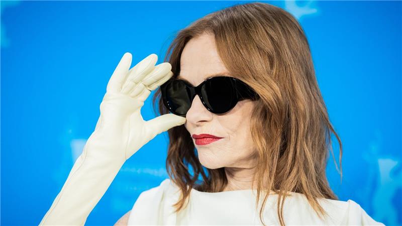 Isabelle Huppert, Schauspielerin, ist beim Photocall des Films „Die Blutgräfin“ (Sektion Berlinale Special Gala). 