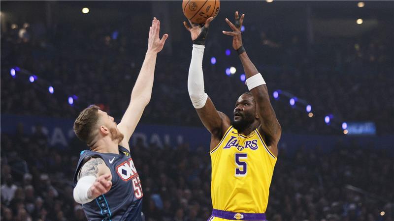 Isaiah Hartenstein (l.) stellte Deandre Ayton und die Lakers vor Probleme.