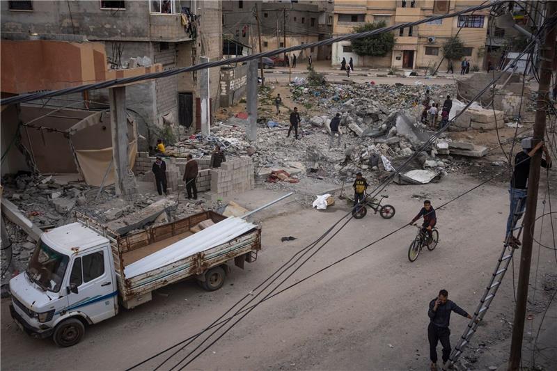 Berichte: Zahlreiche Tote bei Luftangriffen im Gazastreifen Israel bereitet sich auf eine Offensive in der an Ägypten grenzenden Stadt Rafah vor.