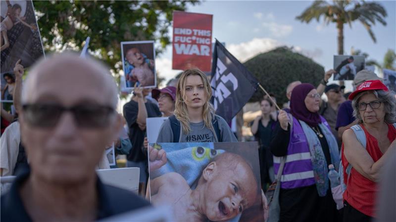 Bilder des Tages Israelis protestieren in Yad Mordechai gegen die Hungersnot in Gaza und fordern ein Ende des Krieges und die Freilassung der Geiseln.