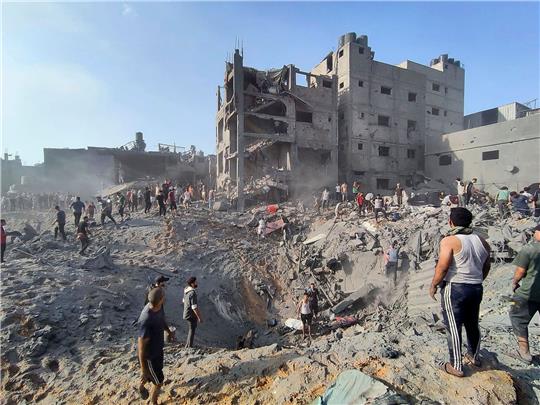 Israelische Luftangriffe haben das Flüchtlingslager Dschabalia am Rande von Gaza-Stadt zerstört.