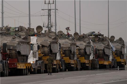 Israelische Panzer auf dem Weg zur Grenze: Israel hält eine Offensive in Rafah für unumgänglich, um die dort verbliebenen Bataillone der Hamas zu zerschlagen.