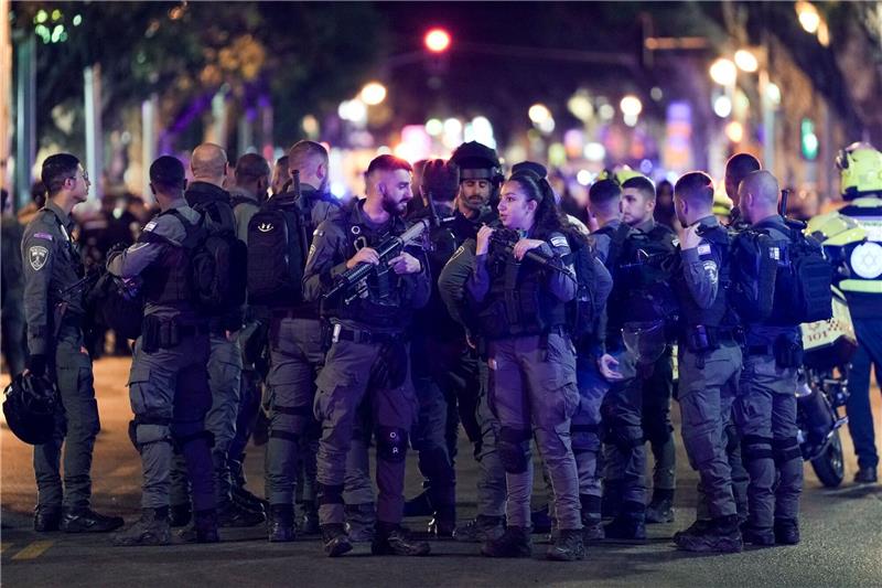 Verletzte bei Anschlag in Tel Aviv - Attentäter erschossen Israelische Sicherheitskräfte sind im Zentrum von Tel Aviv im Einsatz.