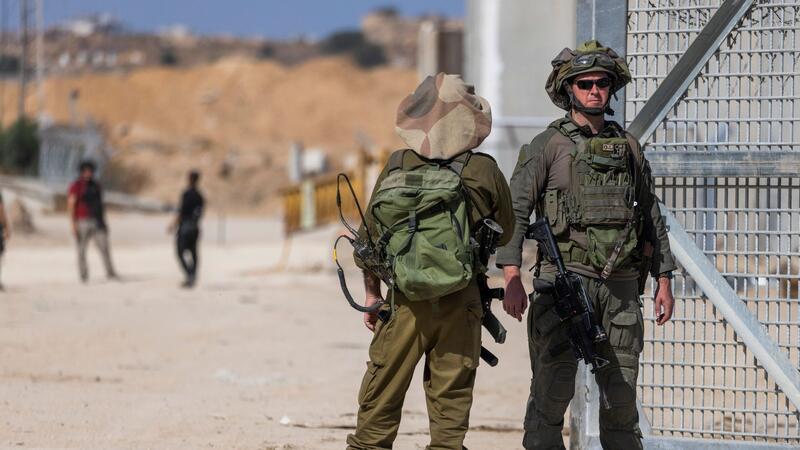 Armee: Leichen von drei Geiseln im Gazastreifen gefunden Israelische Soldaten an der Grenze zum Gazastreifen (Archivbild).