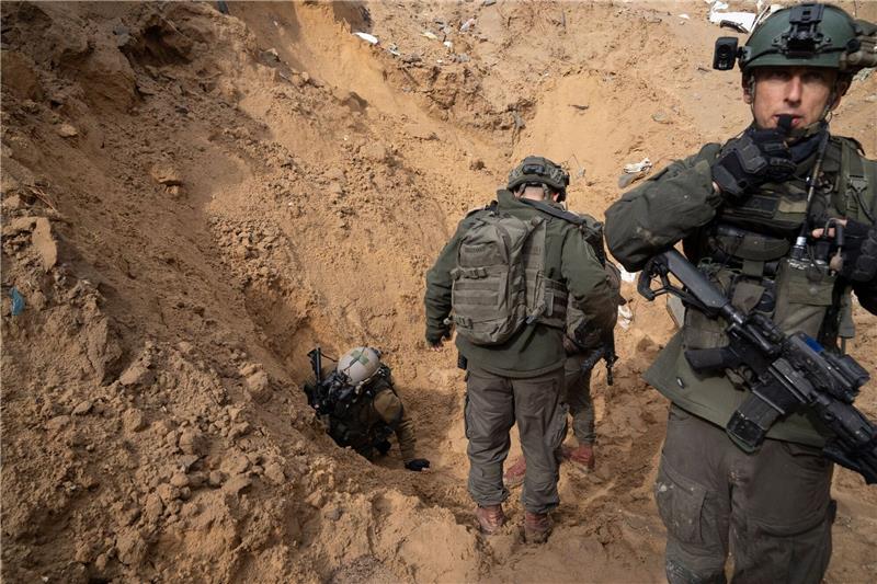 Israels Armee bestätigt Tunnelflutung in Gaza Israels Armee hat bestätigt, Tunnel der islamistischen Hamas im Gazastreifen geflutet zu haben.