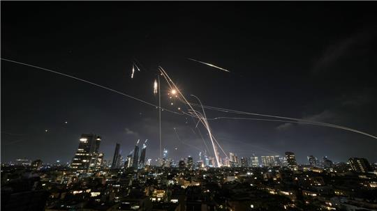 Israels Luftabwehr im Einsatz gegen iranische Raketen. (Archivbild)