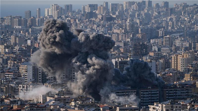 Israels Luftwaffe greift auch Stellungen der Hisbollah im Libanon an. 