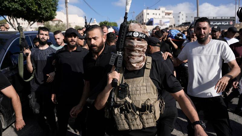 Israels Militär tötete im Westjordanland mehrere Militante - Kameraden nehmen an ihrem Begräbnis teil. (Archivi