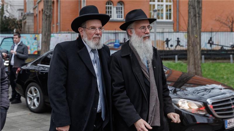 Israels Oberrabbiner besucht zum ersten Mal Deutschland Israels Oberrabbiner Kalman Ber informierte sich über den Wiederaufbau der Bornplatzsynagoge.