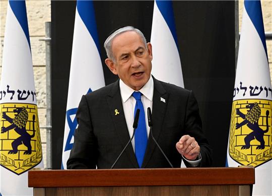 Israels Premierminister Benjamin Netanjahu zeigt sicht entschlossen im Gaza-Krieg.