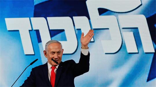 Israels Regierungschef Benjamin Netanjahu gibt sich trotz eines knappen Wahlausgangs siegesgewiss. 