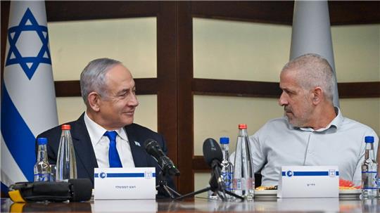 Israels Regierungschef Netanjahu hat nach der beschlossenen Entlassung des Inlandsgeheimdienstchefs Bar einen Nachfolger bestimmt. 