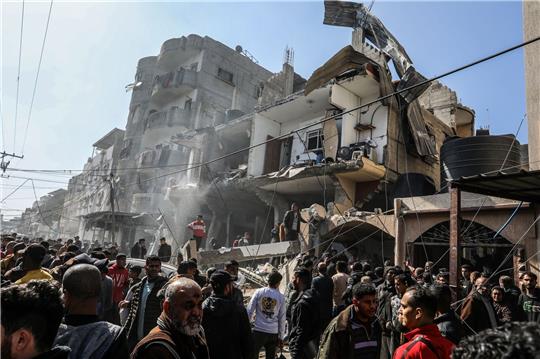 Israels Regierungschef will trotz der laufenden Verhandlungen über eine Waffenruhe die Pläne für eine Militäroffensive in Rafah zügig auf den Weg bringen.