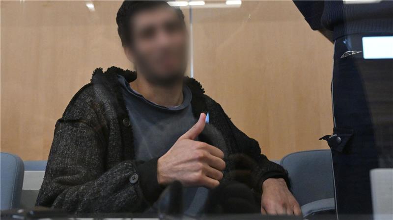 „Keine Abkehr erkennbar“: Höchststrafe für Solingen-Täter Issa al Hasan hatte bereits zu Prozessbeginn gestanden, den Messerangriff begangen zu haben.