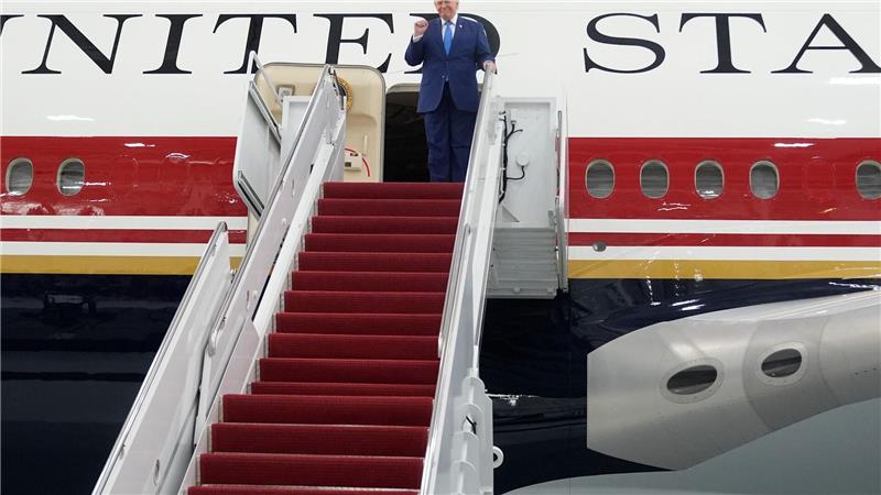 Bald Air Force One: Trump schwärmt von Jumbojet aus Katar Ist besonders stolz auf seinen geschenkten Jumbojet: US-Präsident Trump.