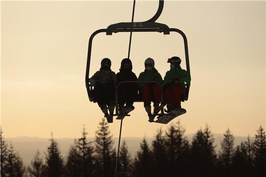 Ist die Wintersportsaison im Harz bedroht? Foto: Matthias Bein / dpa