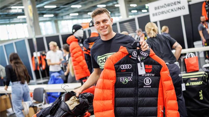 Schwere Zellerkrankung bei Ski-Ass Sander: „Riesen-Alptraum“ Ist ebenfalls angeschlagen, aber kann wenigstens trainieren: Alexander Schmid bei der offiziellen Winter-Einkleidung des DSV.