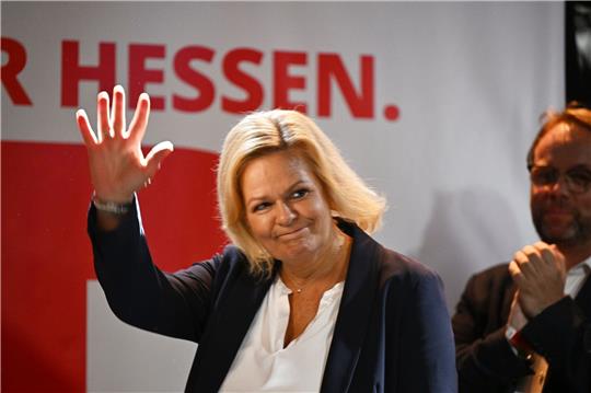 Ist eigenen Angaben zufolge seit ihrem 18. Lebensjahr SPD-Mitglied, 2003 wurde sie erstmals in den hessischen Landtag gewählt: Nancy Faeser.