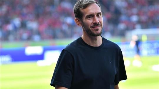 Ist mit dem SC Freiburg am Samstag in Bremen zu Gast: Trainer Julian Schuster.
