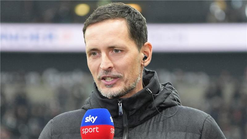 Eintracht beendet Flaute mit mühevollem 1:0 gegen Augsburg Ist mit der Entwicklung seines Teams nicht zufrieden: Dino Toppmöller.