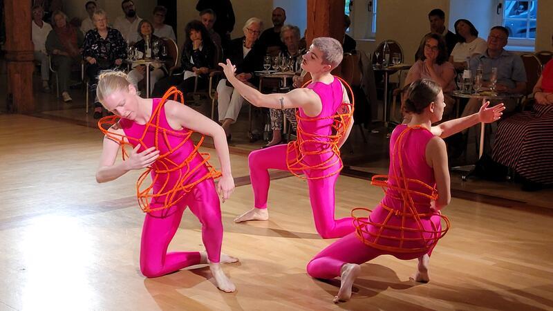 Harzburger Musiktage enden mit starkem Finale „Ita Infinita“ lautet der Titel der Tanz-Choreografie von Elisabeth Schilling. Sie vollendet die 54. Harzburger Musiktage.
