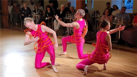 „Ita Infinita“ lautet der Titel der Tanz-Choreografie von Elisabeth Schilling. Sie vollendet die 54. Harzburger Musiktage.