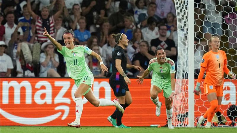 Nächster Krimi: England nach Sieg gegen Italien im EM-Finale Italiens Barbara Bonansea jubelt über ihr Tor zum 1:0.