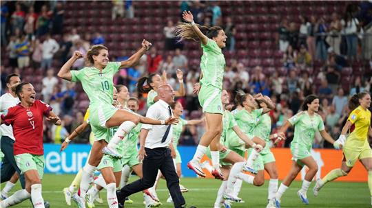Italiens Fußballerinnen bejubeln den Halbfinal-Einzug bei der EM.