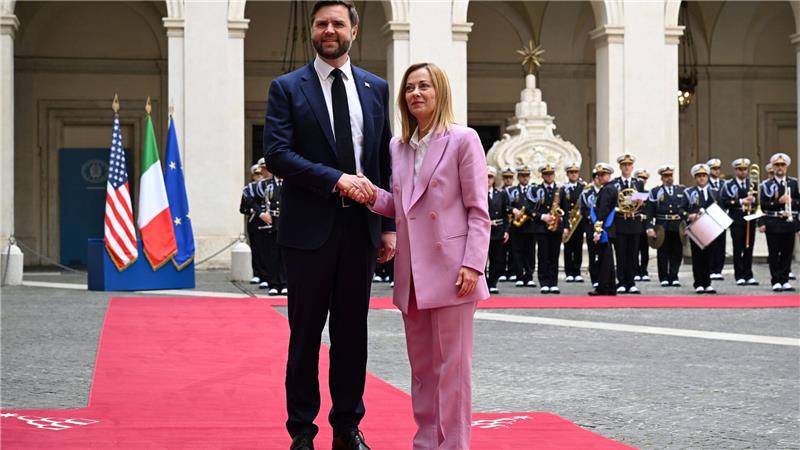 Italiens Ministerpräsidentin Giorgia Meloni empfängt US-Vize JD Vance.