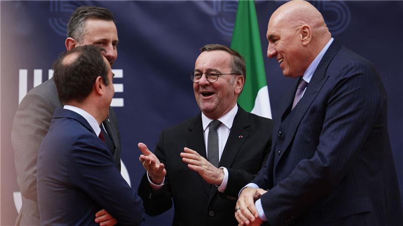 Rom stellt Existenzberechtigung der Nato infrage Italiens Verteidigungsminister Guido Crosetto (rechts) bei einem Treffen mit Verteidigungsminister Boris Pistorius (Mitte). (Foto: Archiv)