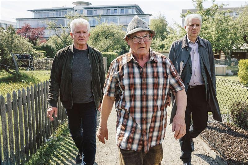 Fast zehn Millionen schauten den Münchner „Tatort” Ivo Batic (Miroslav Nemec, l) und Franz Leitmayr (Udo Wachtveitl) nehmen Hackl (Burghart Klaußner) mit.
