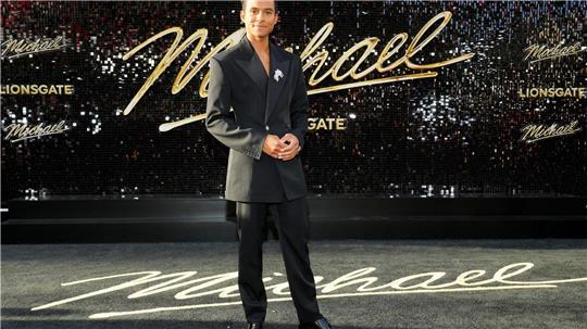 Jaafar Jackson (hier bei einer Filmpremiere in Los Angeles) spielt in „Michael“ seinen 2009 gestorbenen Onkel Michael Jackson. (Archivbild)