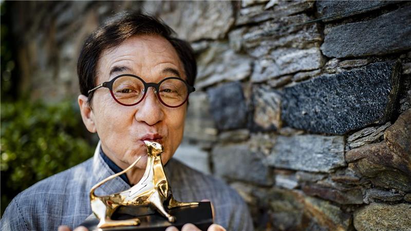 Jackie Chan hat den „Pardo alla Carriera“-Preis erhalten - für sein Lebenswerk. 