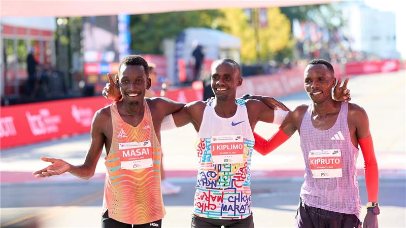 Ugander Kiplimo gewinnt Chicago-Marathon Jacob Kiplimo (M) aus Uganda hat den Chicago-Marathon gewonnen.