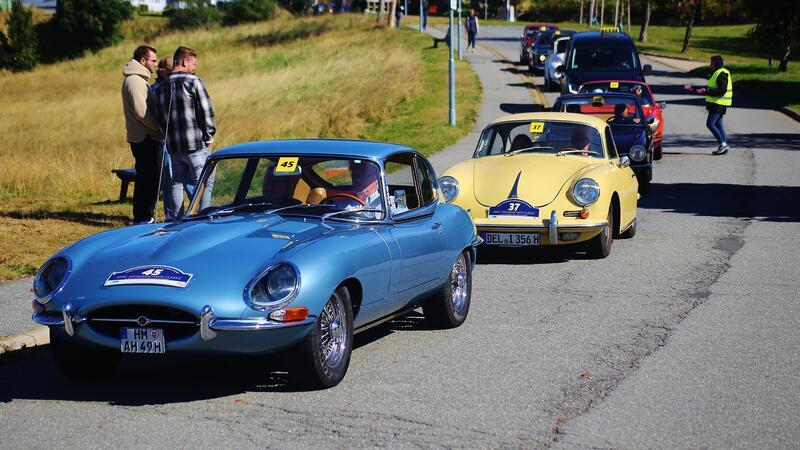 Traditionelle Oldtimerausfahrt macht in St. Andreasberg Station Jaguar, Porsche und Co: Wohin das Auge auch blickt, bei der Ausfahrt der Oldtimer durch St. Andreasberg sind viele Traumautos zu sehen.
