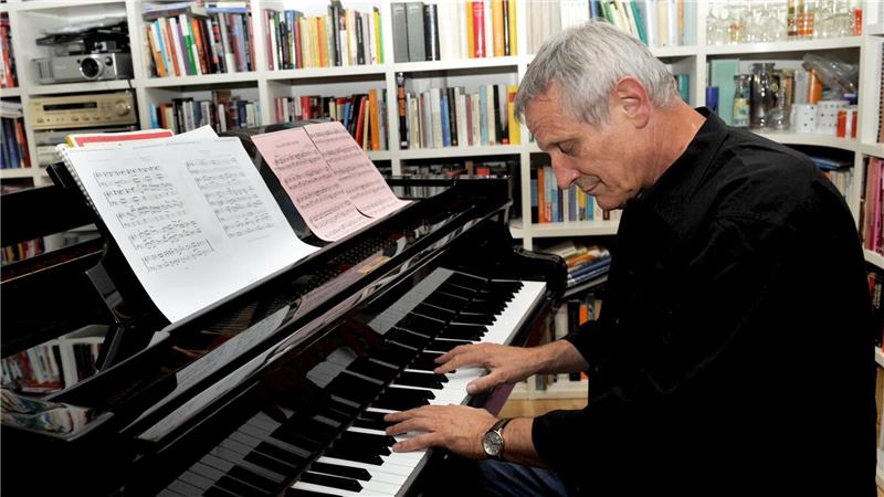 Jahrelang gehört das Klavier zu ihm (Archivbild)