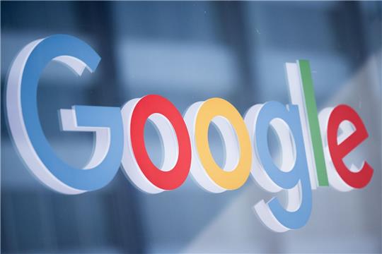 Jahrelang schien die Dominanz von Google im Suchmaschinenmarkt unantastbar. Doch mit dem Auftauchen von Chatbots wie ChatGPT wirkte es auf einmal, als könnten die Karten noch einem neu gemischt werden.