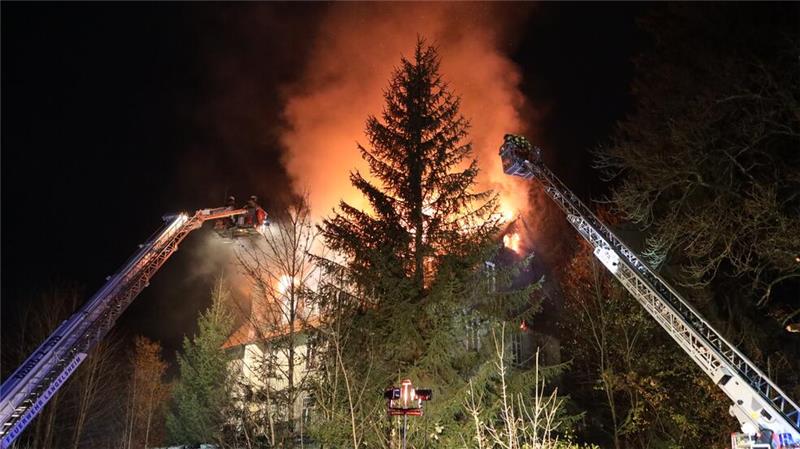 Feuer im „Waldkater“ bei Lautenthal: Suche nach der Brandursache Jahrzehntelang steht der „Waldkater“ bei Lautenthal leer, die Natur holte sich das Gelände zurück.