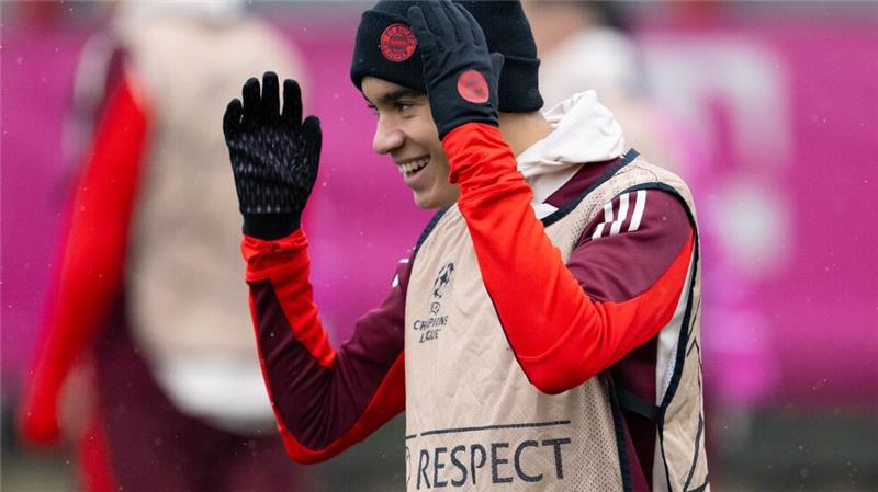 Playoff-Hammer oder Wunder? Kompany plant mit Neuer Jamal Musiala war im Gegensatz zu Manuel Neuer beim Training dabei.
