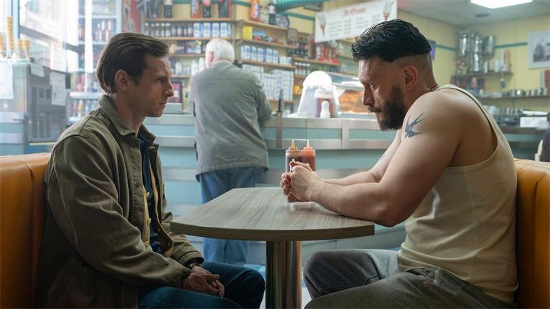 Die besten Serien des Jahres - bislang Jamie Bell (links) als Niall und Richard Gadd als Ruben in einer Szene der Miniserie „Half Man“, die zwischen dem 25.4. und 29.5. auf HBO Max veröffentlicht worden ist.