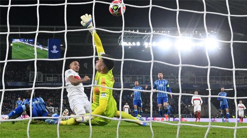 Jamie Leweling trifft zum 1:0 für die Stuttgarter.