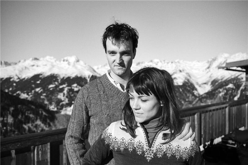 „Die Theorie von allem” - Hommage an den Film Noir Jan Bülow als Johannes und Olivia Ross als Pianistin Karin Hönig in einer Szene des Films "Die Theorie von Allem".