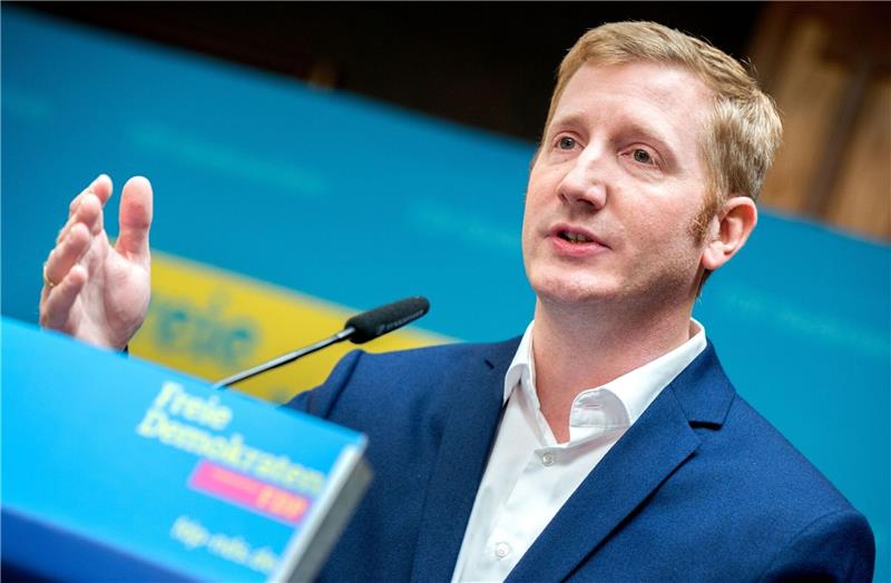 Jan-Christoph Oetjen (FDP) spricht während der Landesvertreterversammlung im Rahmen des Landesparteitags.