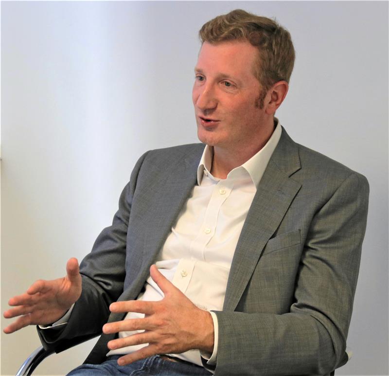 Die EU und das Schwert des Geldentzugs Jan-Christoph Oetjen ist Landwirtssohn und stammt aus Sottrum. Von 2003 bis 2019 war er FDP-Abgeordneter im Landtag. Auf Platz fünf der FDP-Bundesliste rückte Oetjen 2019 ins Europaparlament ein. Er ist Mitglied in den Ausschüssen für Verkehr und Tourismus sowie für bürgerliche Freiheiten, Justiz und Inneres. Foto: Roß