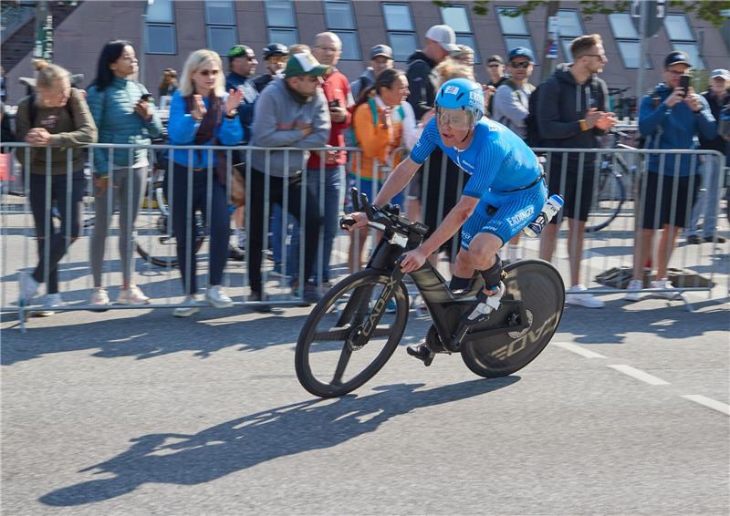 Frodeno zu Unfall bei Ironman-EM: „Es war chaotisch” Jan Frodeno hat bei der von einem tödlichen Unfall überschatteten Ironman-EM den Titel verpasst.