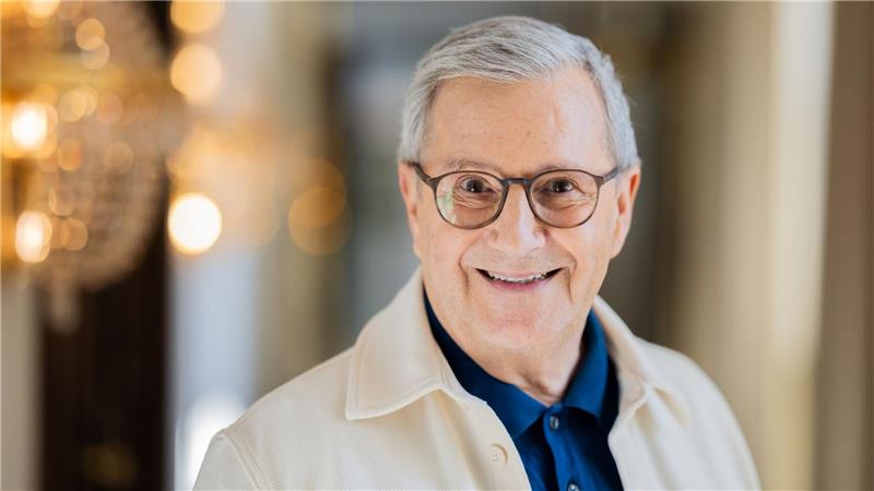 Promis, Lügen, Intrigen: So wird die neue „Verräter“-Staffel Jan Hofer fremdelt mit seiner neuen Rolle in der Show - Lügen sei doch so gar nicht sein Fach.