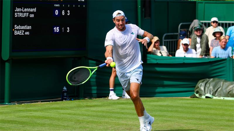 Jan-Lennard Struff feierte einen Fünf-Satz-Sieg zum Auftakt.